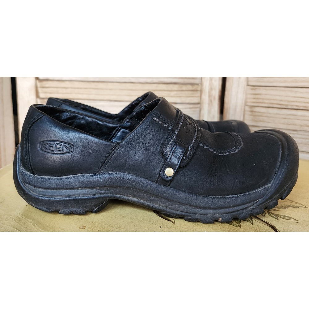 KEEN Sz 9.5 Black Leather Slip On Clogs Minimalist Comfort Shoes Quiet Luxury